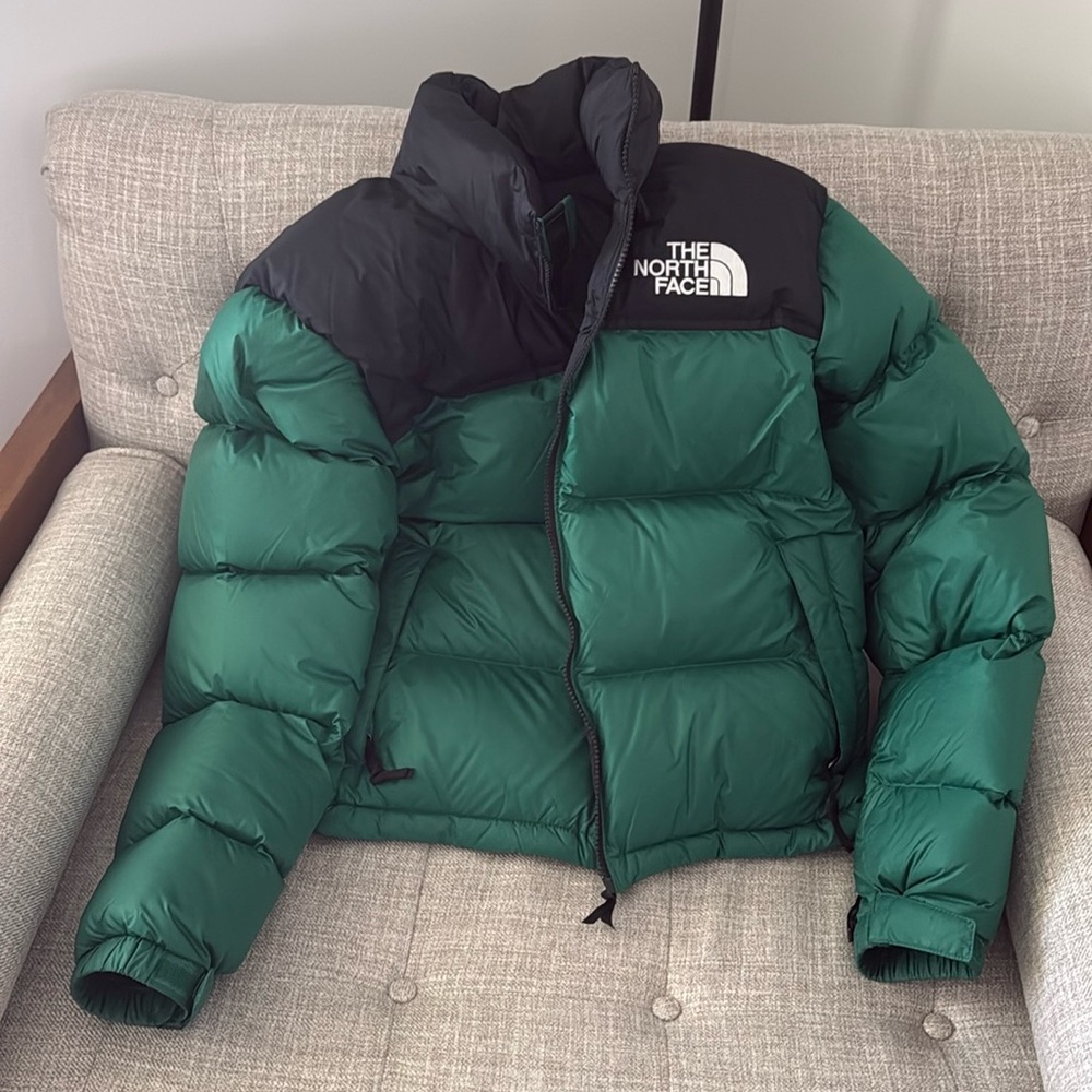 Women’s The north face 1996 retro nuptse jacket. NWOT! Barely worn!